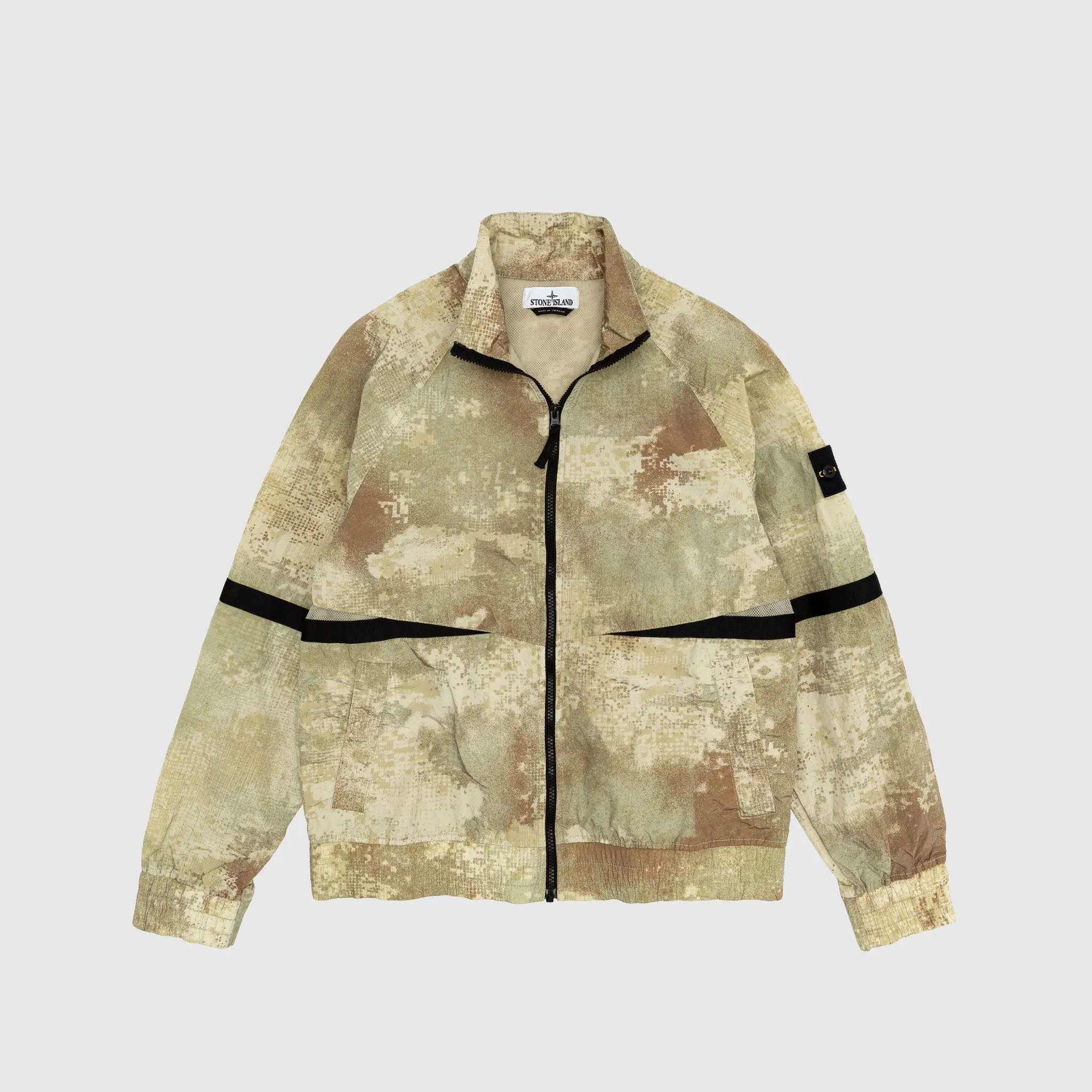 DISSOLVING GRID CAMO IN ECONYL® REGENERATED NYLON JACKET