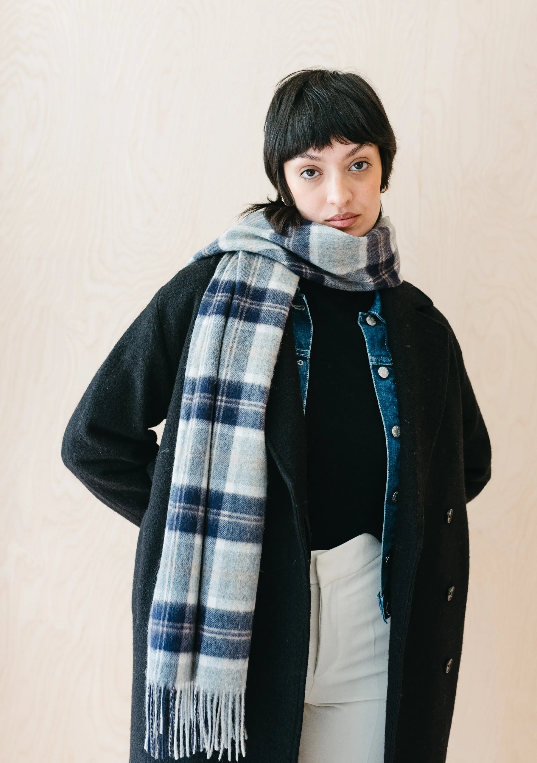 Lambswool Oversized Scarf in Bannockbane Silver Tartan